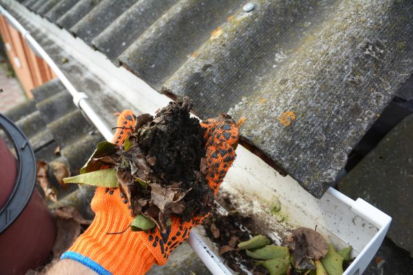 Cost of Seamless Gutter Cleaning in East Stroudsburg